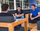 Werbeagentur – Geschäftsführer Matthias Vetter sitzend im Gespräch mit Fabian und Philipp von Google